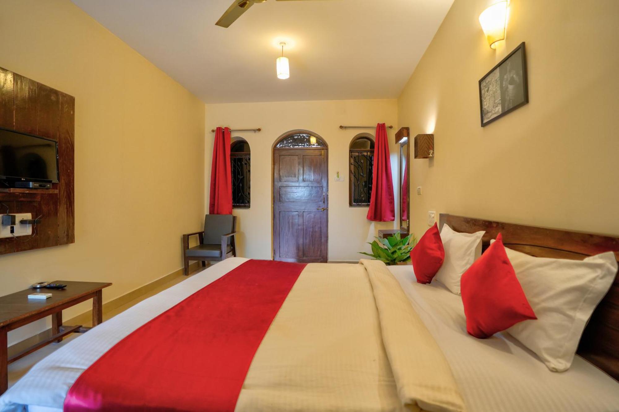 Hotel Salty Waves Baga Εξωτερικό φωτογραφία